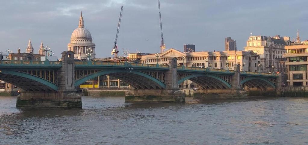 Cosy I Bed Bermondsey Street Bridge Tower Bridge - Great Location Excellent Transport Links * Londra